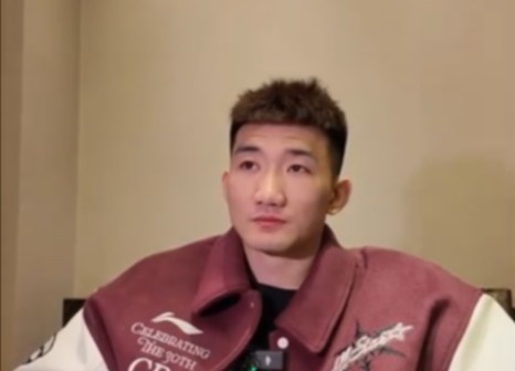 咋形容你和王博的關(guān)系？孫銘徽：像家人 他訓(xùn)練&生活中很照顧我們